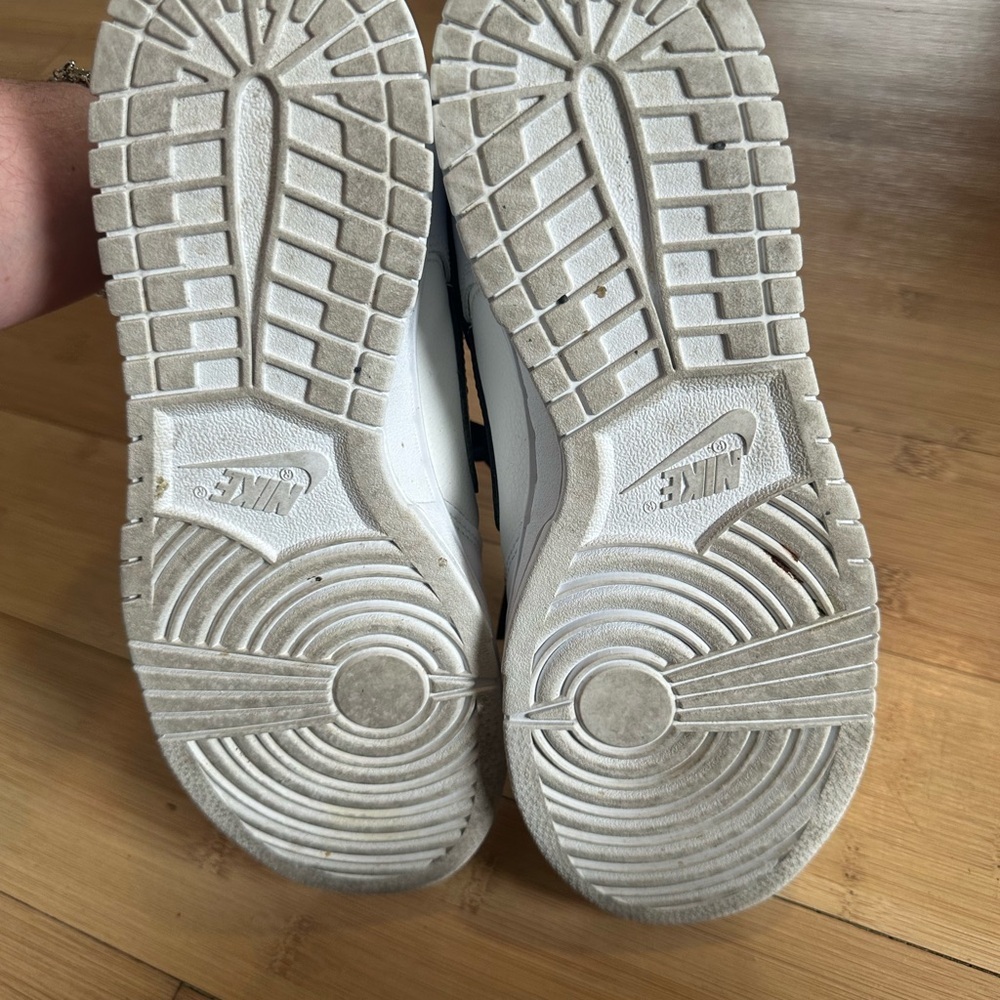 Nike White and Black Sneakers - size 8.5 men’s/10 women’s - Picture 3 of 5
